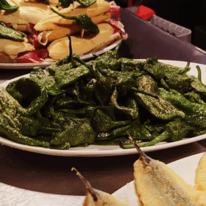 Pimientos verdes de Gernika en temporada ( 12 und)